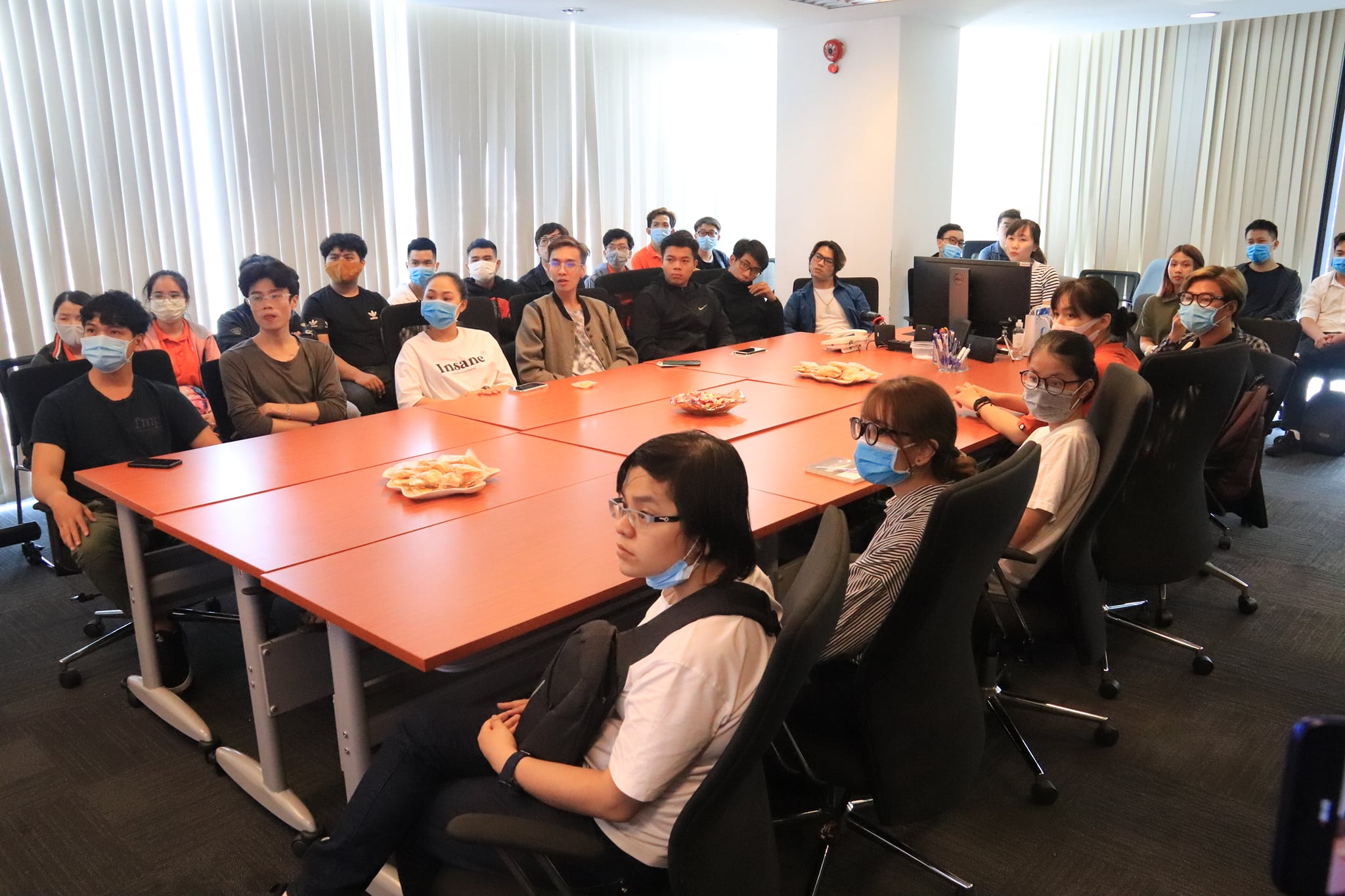 Các bạn sinh viên đang chăm chú lắng nghe những thông tin về doanh nghiệp và những kiến thức hữu ích về ngành 3D
