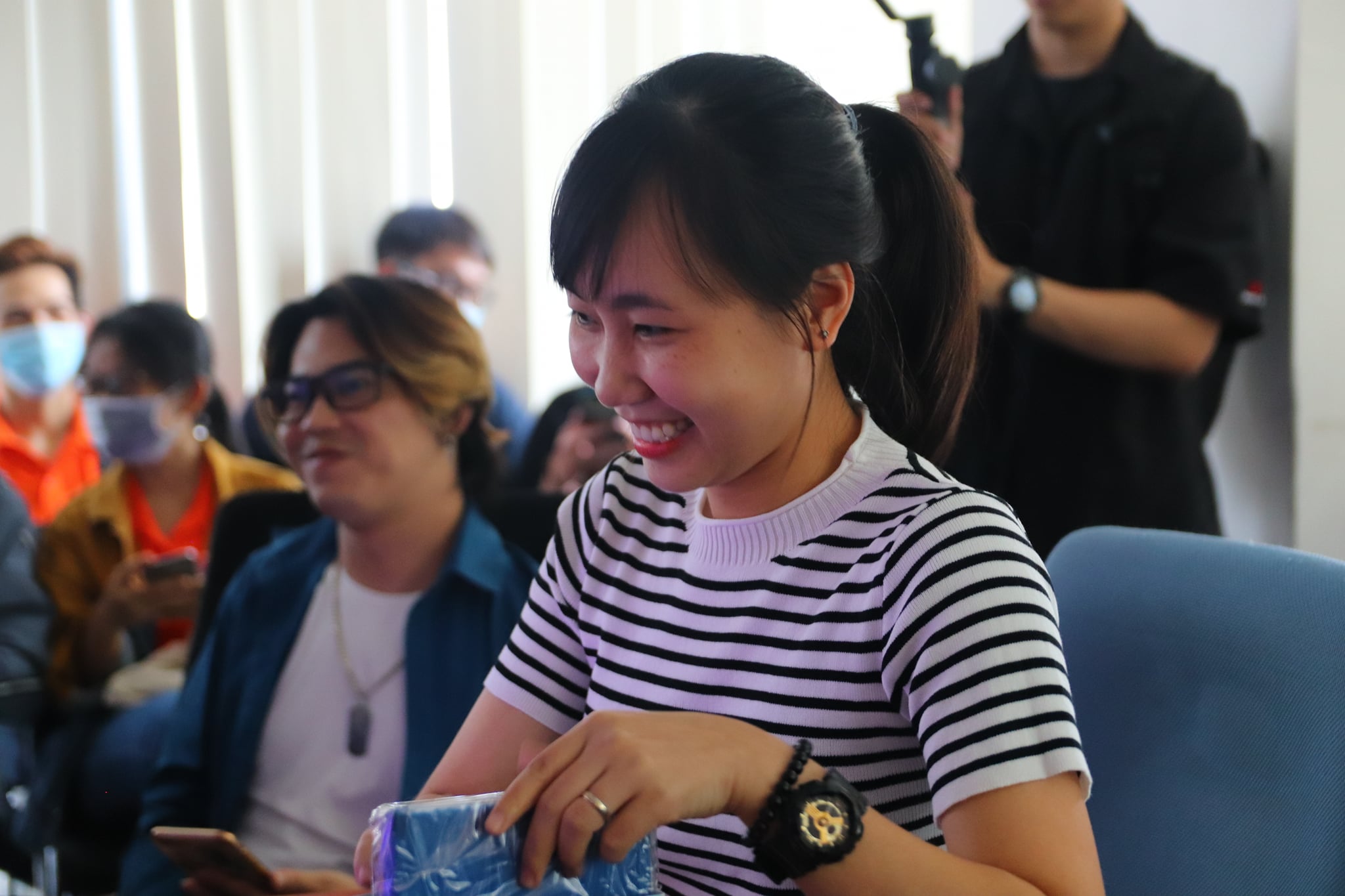Chị Nguyễn Huyền Trang - Casting Manager của công ty Glass Egg Digital Media đang tổ chức cho các bạn sinh viên FPT Arena những trò chơi thú vị