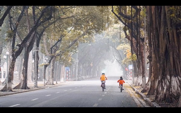 “Bên cạnh đó, mình cũng muốn làm gì đó ý nghĩa trong mùa dịch để giúp mọi người có thể tích cực hơn và thưởng thức cái đẹp lãng mạn rất khác của Hà Nội”.