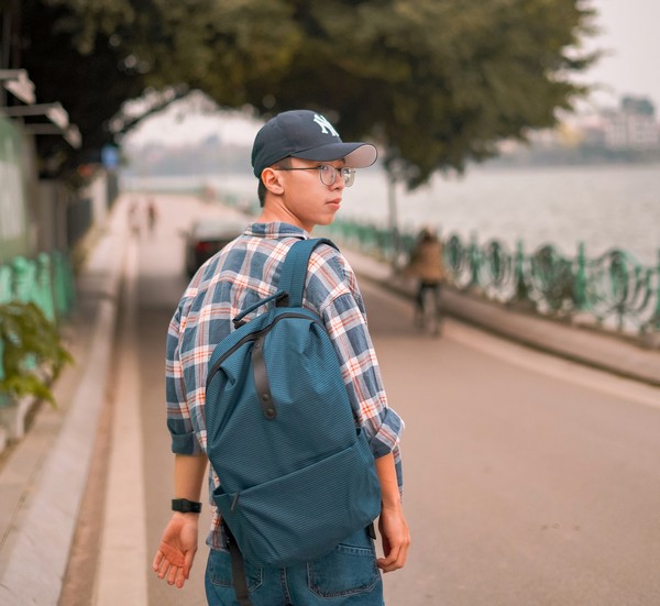 Thật ra, mình không hẳn có 1 châm ngôn sống nào cụ thể để phải nhất nhất nghe theo, làm theo. Nhưng mình luôn tâm niệm một điều rằng: “Không có gì là quá muộn, chỉ cần bạn không bao giờ ngừng cố gắng!” Câu này mình thấy luôn đúng trong mọi hoàn cảnh, từ công việc, học tập đến cả những ứng xử trong cuộc sống.