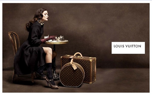 Poster mang vẻ cổ điển của thương hiệu Louis Vuitton