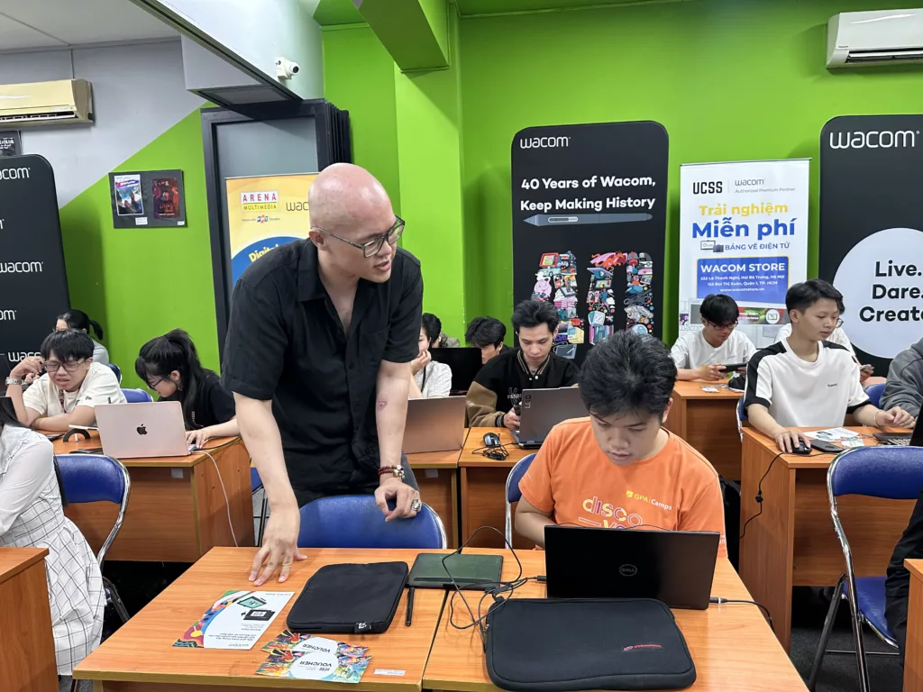 Mr. William Lương – Illustrator & Storyteller hướng dẫn sinh viên tại buổi workshop