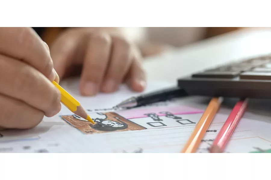 Storyboard là gì? Vì sao bạn cần tạo Storyboard? 3 Storyboard thường được sử dụng trong giai đoạn tiền sản xuất bởi đạo diễn, nhà sản xuất, biên kịch, designer hoặc đội ngũ marketing để hình dung và sắp xếp nội dung trước khi thực hiện.