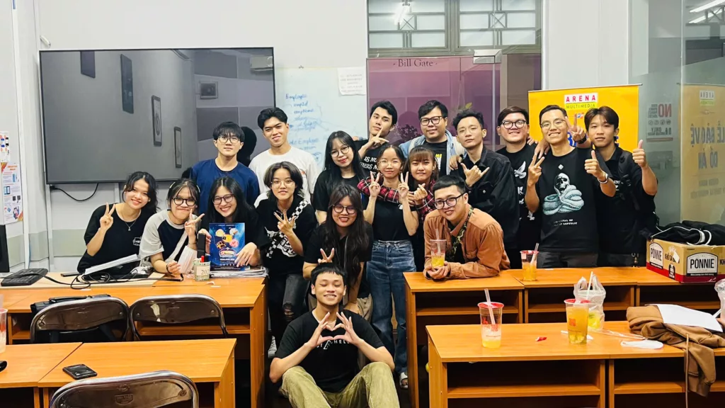 Được sinh viên FAN yêu mến bởi sự tận tâm và nhiệt huyết của một cô giáo trẻ