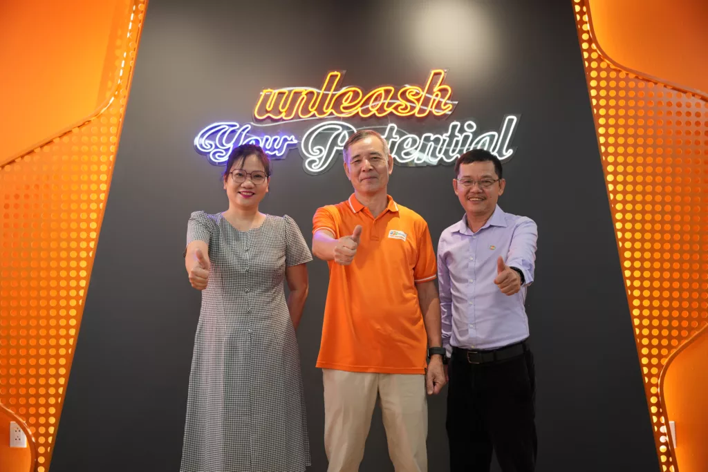 FPT Arena Multimedia khai trương cơ sở mới tại TP HCM: Kiến tạo dáng hình tương lai ngành sáng tạo 3 Cô Lê Thị Hồng Hạnh, thầy Lê Trường Tùng, thầy Dương Trọng Phú Sơn (từ bên trái sang)