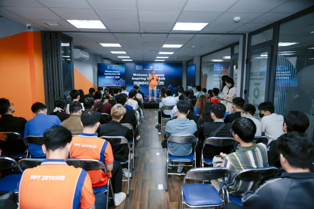 FPT Arena Multimedia khai trương cơ sở mới tại TP HCM: Kiến tạo dáng hình tương lai ngành sáng tạo 8 Thầy Lê Trường Tùng - Chủ tịch Hội đồng Trường, Trường Đại học FPT, phát biểu tại lễ khai giảng