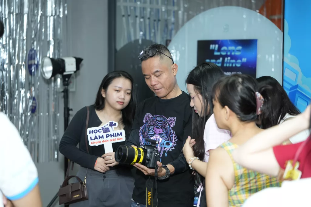 FPT Arena Multimedia khai trương cơ sở mới tại TP HCM: Kiến tạo dáng hình tương lai ngành sáng tạo 5 Trải nghiệm cảm xúc, nơi các bạn được hướng dẫn chụp được những bức ảnh đẹp với sự hướng dẫn của thầy Phạm Hữu Thắng