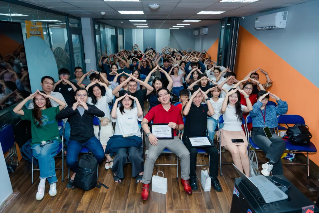 FPT Arena Multimedia khai trương cơ sở mới tại TP HCM: Kiến tạo dáng hình tương lai ngành sáng tạo 8 Digital talk: "Thiết kế đúng - Marketing trúng" với sự dẫn dắt của thầy Nguyễn Hoàng Đức và anh Nguyễn Khắc Minh - Cựu sinh viên FAN