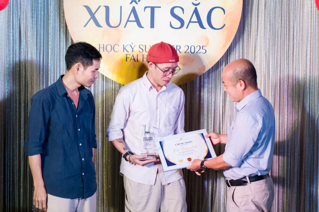 FPT Arena ghi dấu ấn bằng loạt giải thưởng sáng tạo tại Lễ tôn vinh sinh viên xuất sắc học kỳ Summer 2025 4 Loat giai thuong an tuong fpt arena 4