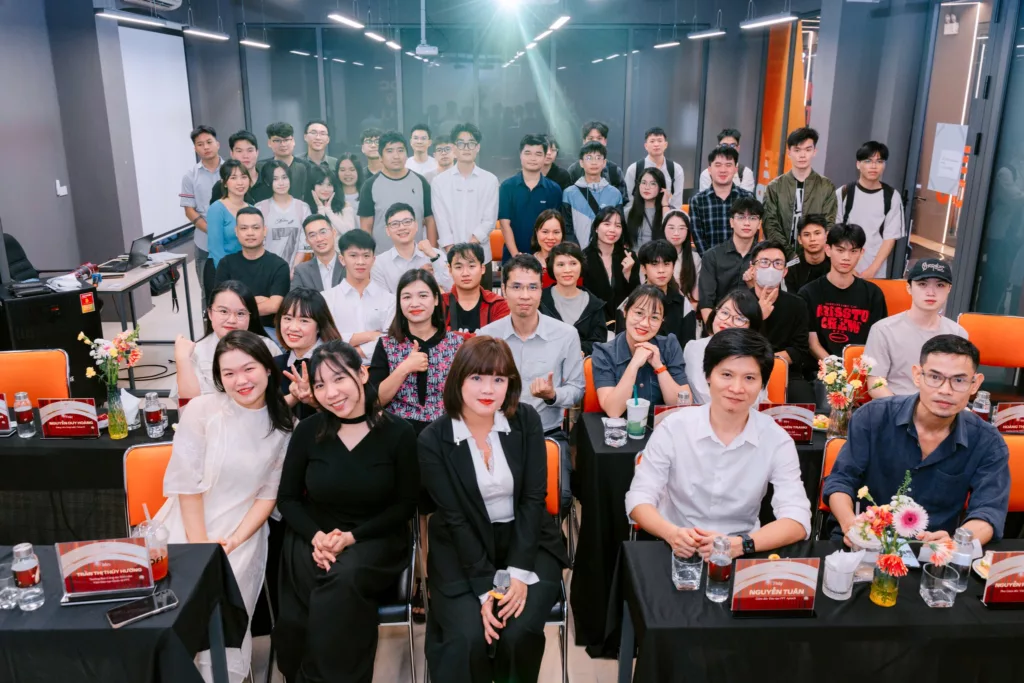 Viện Đào tạo Quốc tế FPT cùng tân sinh viên mở khóa kỹ năng thực chiến tại Lễ khai giảng học kỳ Fall 2025 29 Không khí Lễ khai giảng học kỳ Fall 2025 tại Viện Đào tạo Quốc tế FPT