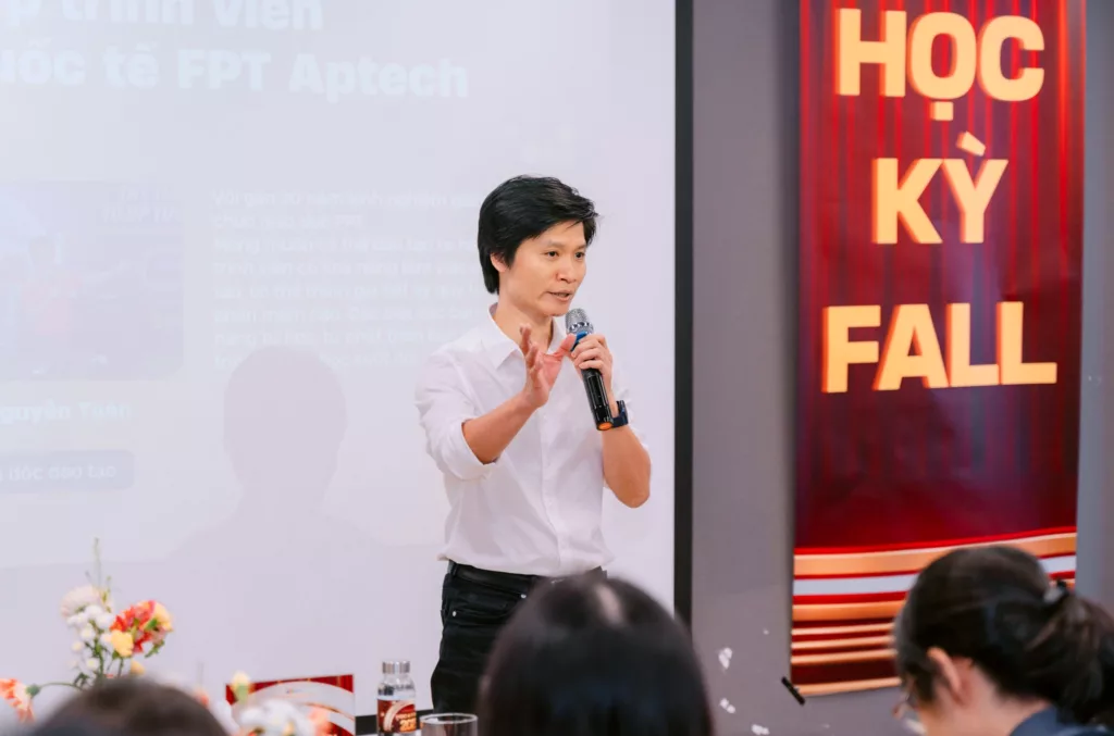 le khai giang hoc ky fall 2025 4