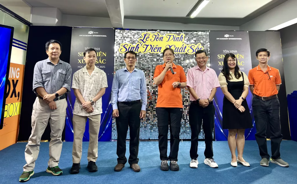 Lễ Tôn vinh Sinh viên Xuất sắc học kỳ Summer 2025 của Viện Đào tạo Quốc tế FPT Hồ Chí Minh 1 le ton vinh sinh vien xuat sac 1