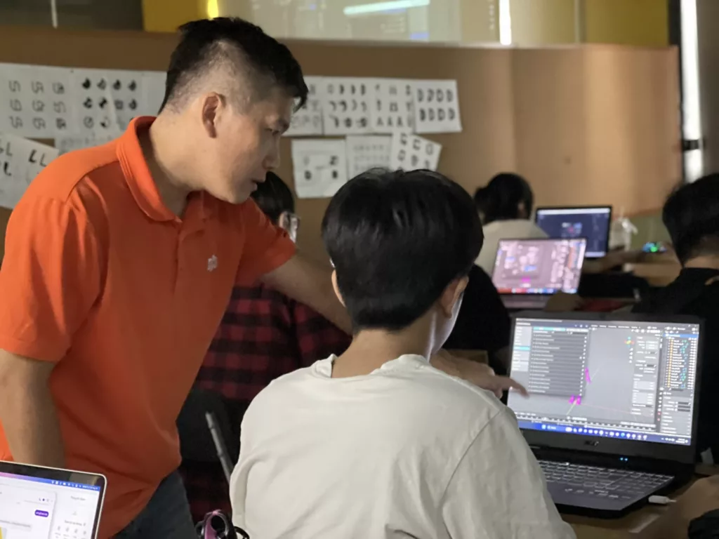 Thầy Đoàn Tuấn Anh - Chủ nhân seri video "AI LÀ THẦY?": Sự kết hợp giữa giảng viên FPT Arena Multimedia và AI hiện đại 5 479122790 921019843530945 8628314422675370813 n