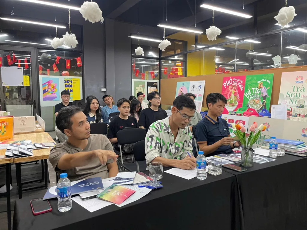 Sinh viên lớp A1.2505E FPT Arena xuất sắc bảo vệ đồ án kỳ I 2 sinh vien lop A1.2505E 2