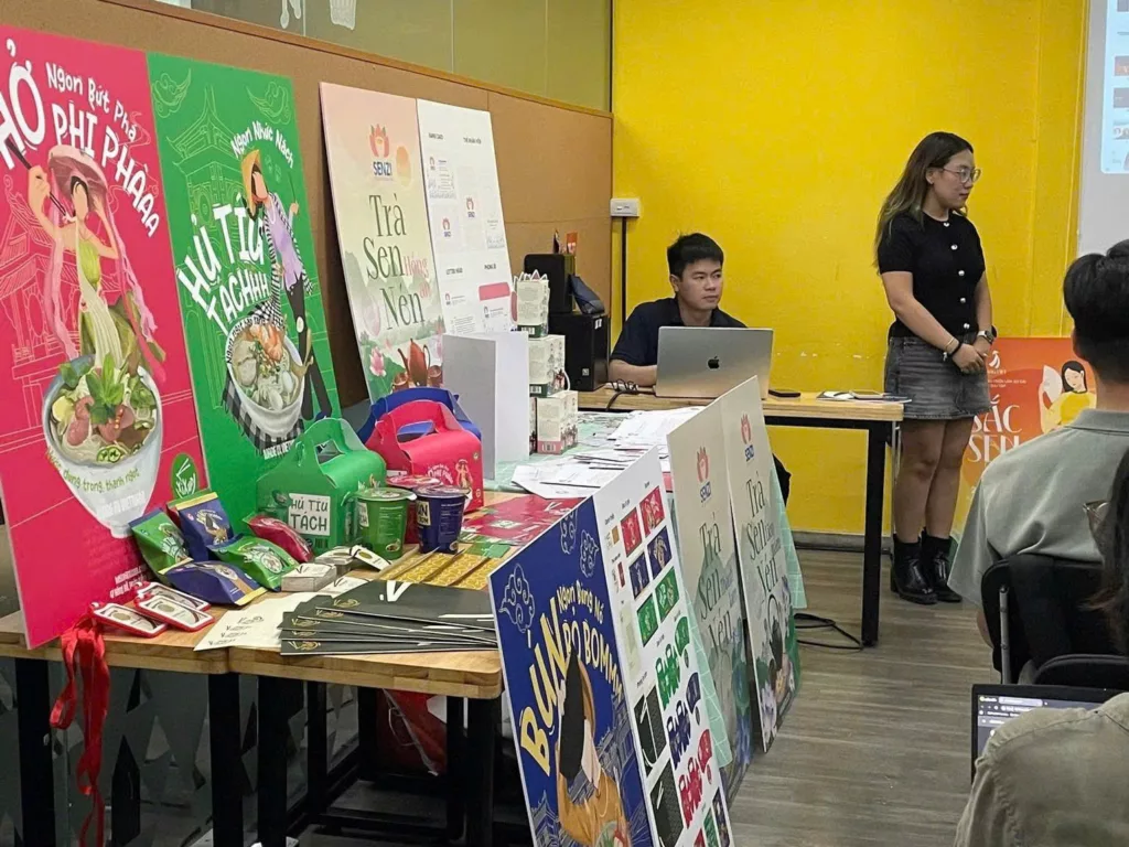 Sinh viên lớp A1.2505E FPT Arena xuất sắc bảo vệ đồ án kỳ I 6 sinh vien lop A1.2505E 6