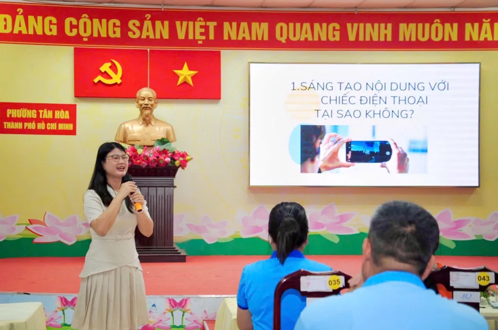Viện Đào tạo Quốc tế FPT lan tỏa tri thức công nghệ số qua Workshop "Nghệ thuật hình ảnh Quay chụp và Dựng video bằng điện thoại" 3 Diễn giả chính workshop - Cô Thạch Thị Quyền Cương Giảng viên Digital marketing - Giám đốc Đào tạo FPT Skillking