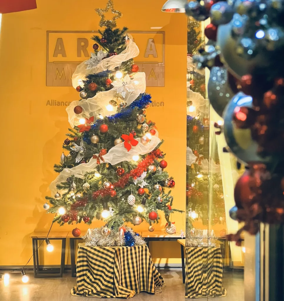 Sac mau Giang sinh FPT Arena 5