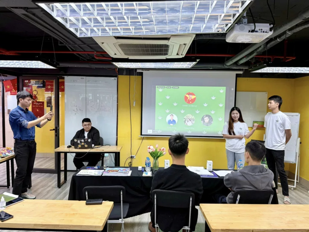 Hà Nội trở gió và A2.2508M cũng vừa “cập bến” đồ án đầu tay 6 Nhóm 5: Veritus