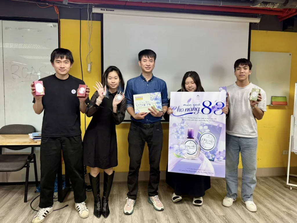 Hà Nội trở gió và A2.2508M cũng vừa “cập bến” đồ án đầu tay 2 Nhóm 1: Velours