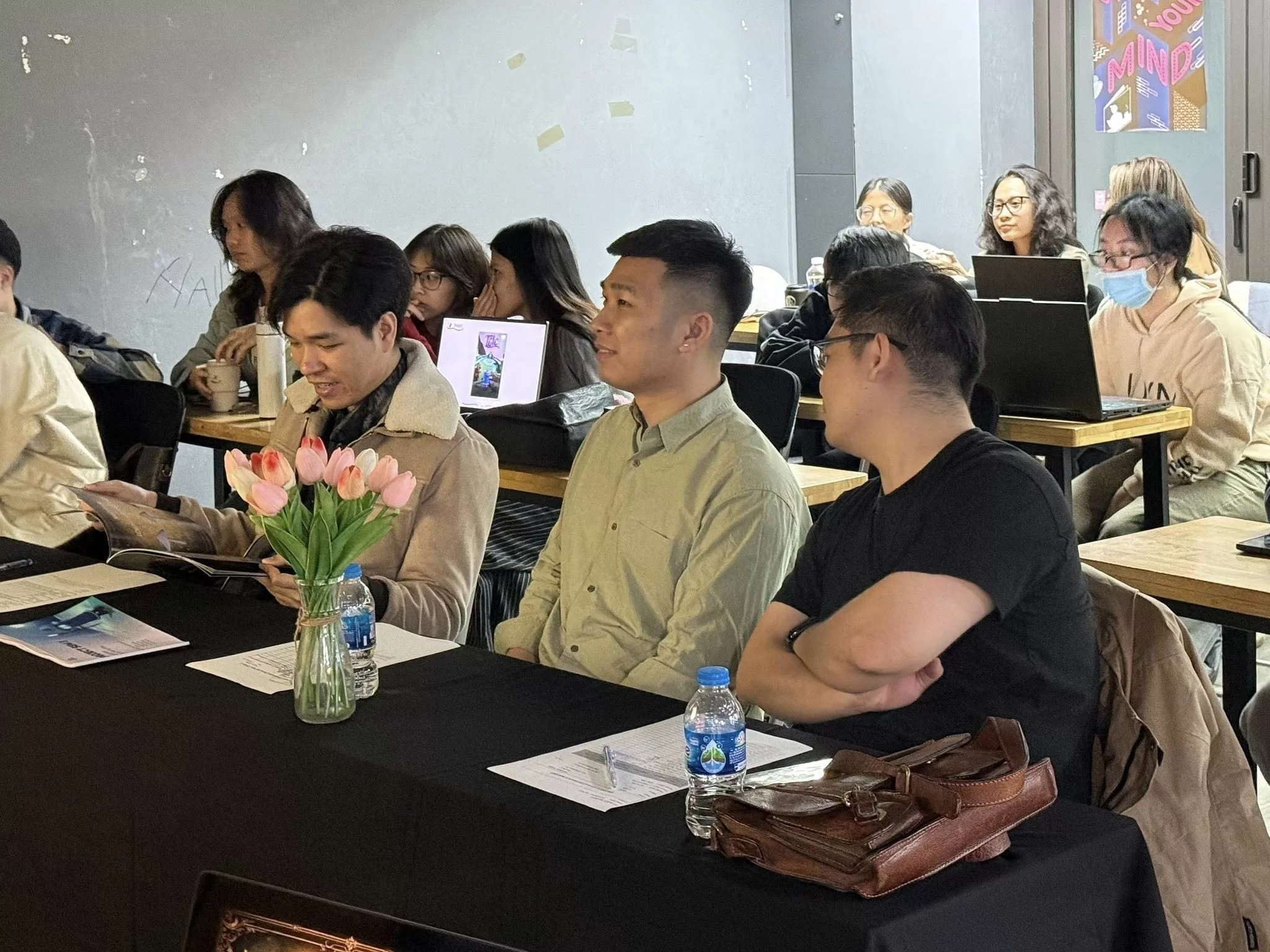 A2.2409E bảo vệ đồ án kỳ 3: Khi deadline “nóng hơn” cả thời tiết Hà Nội 1 A2.2409E bảo vệ đồ án kỳ 3