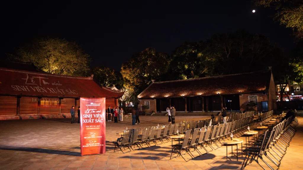 Tour đêm Văn Miếu Quốc Tử Giám.
