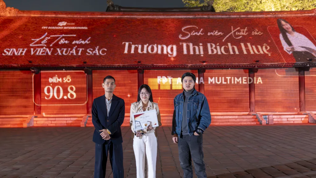 Sinh viên Trương Thị Bích Huệ