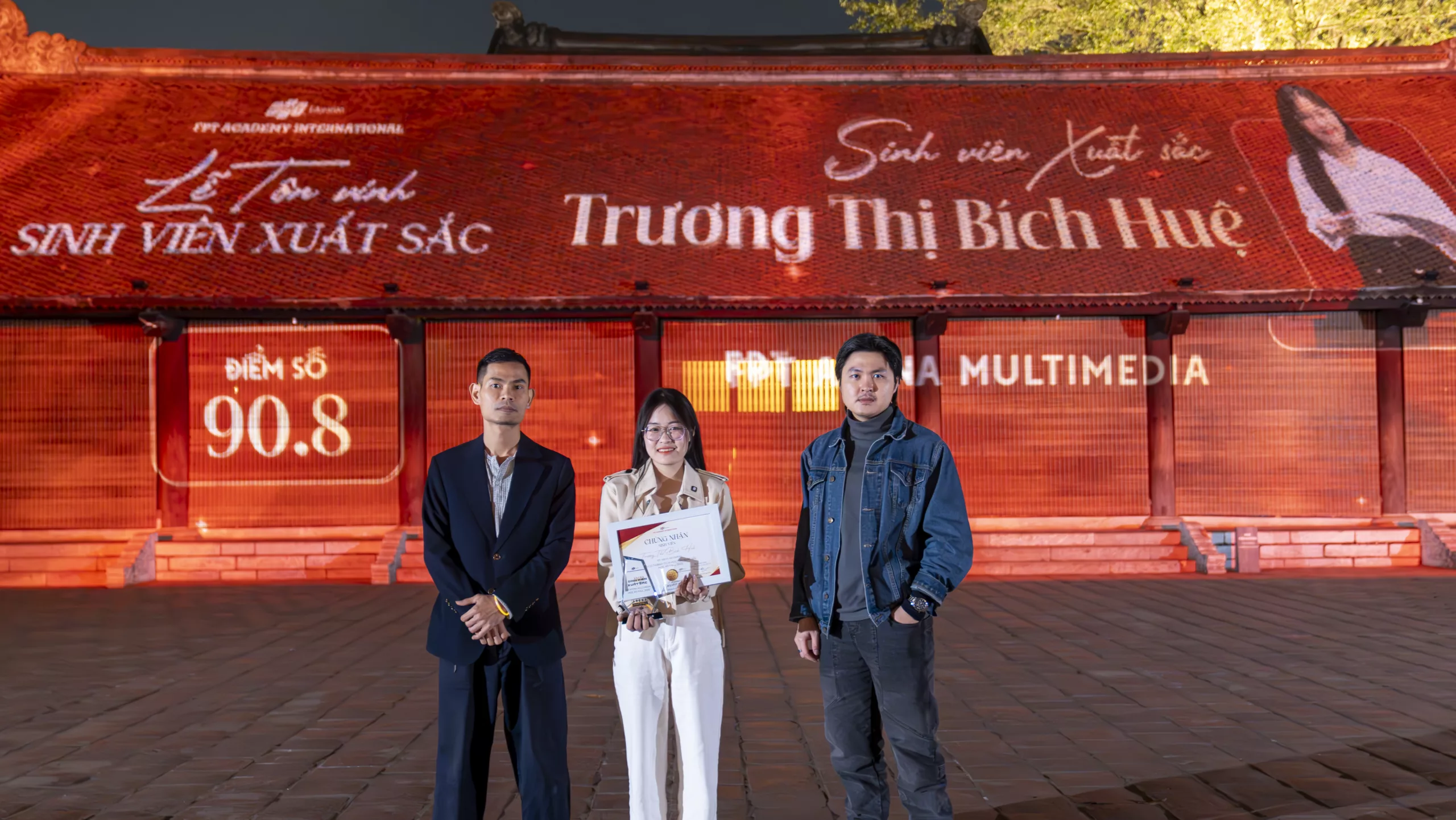 Sinh viên Trương Thị Bích Huệ