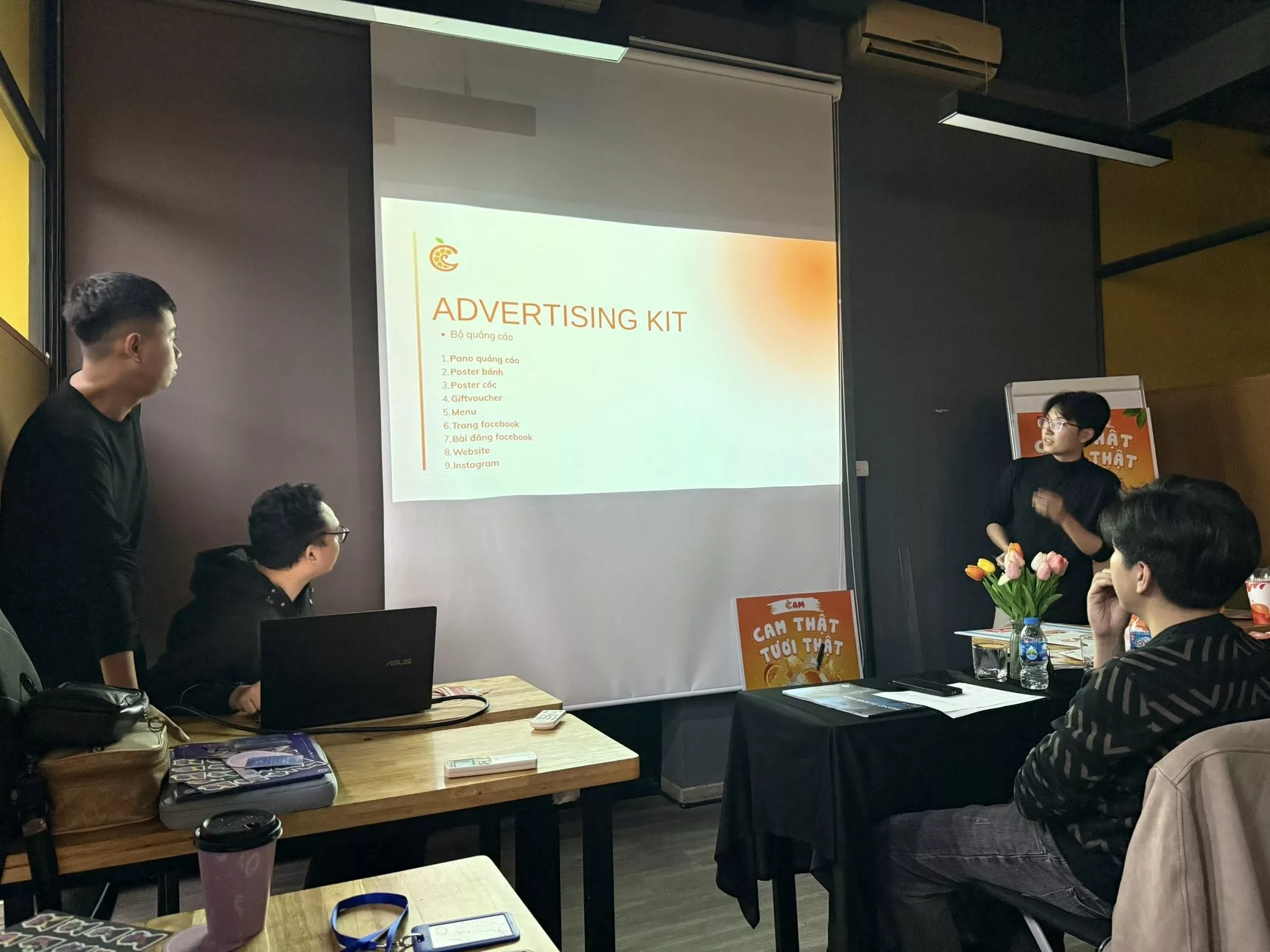 Nhóm 2: Cam – Tươi mới từ trái cây nguyên bản