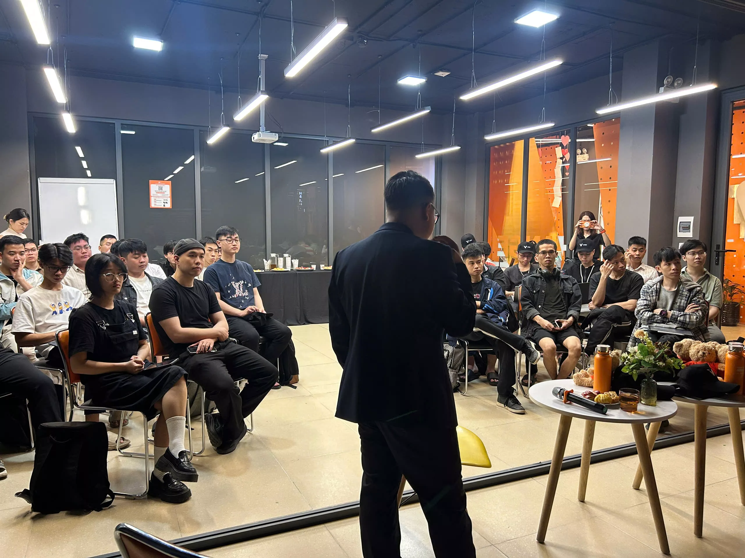 Chân dung diễn giả và sứ mệnh kết nối tiềm năng AI