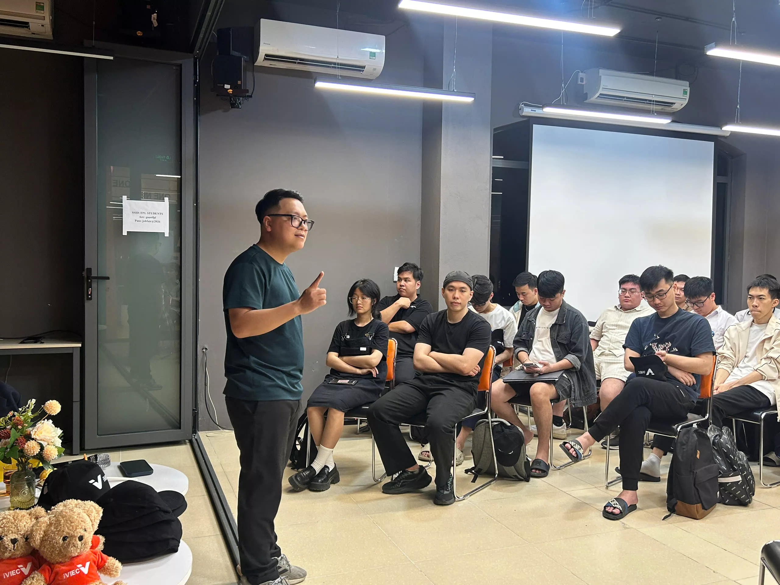 AI là trợ thủ hay đối thủ