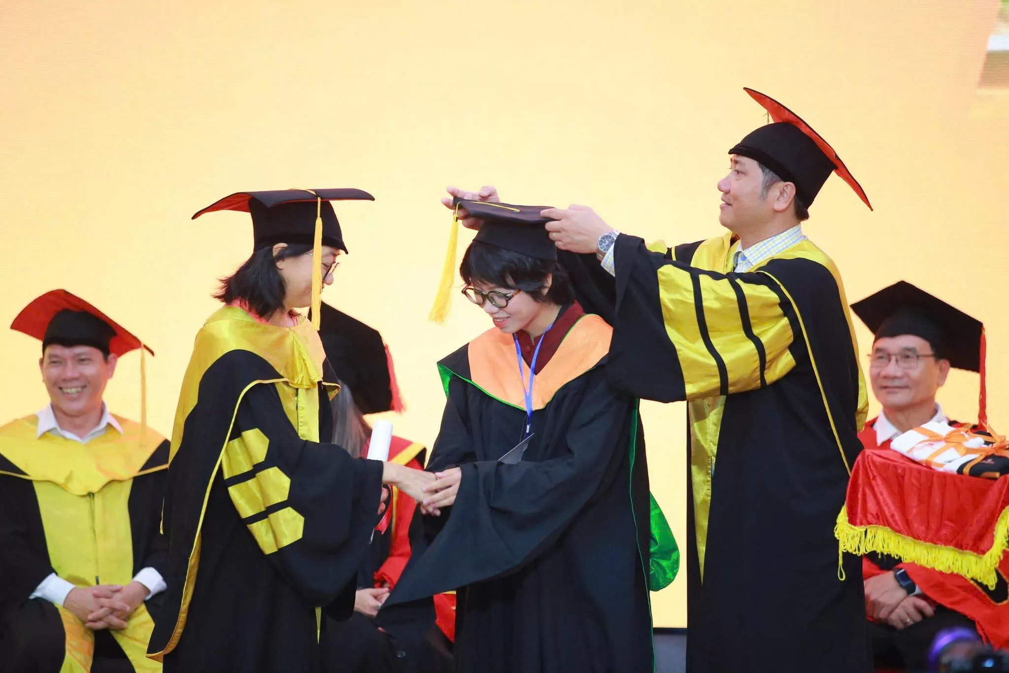Khoảnh khắc thiêng liêng