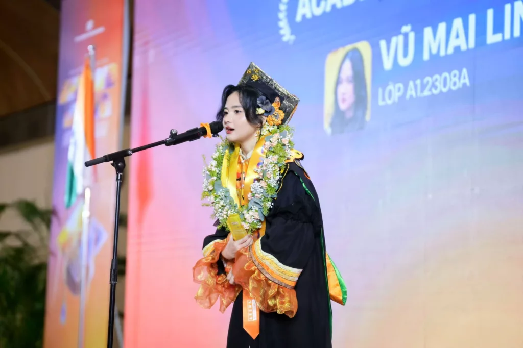 Academy Excellent Vũ Mai Linh: Hành trình chinh phục sáng tạo bằng tinh thần tự học không ngừng 12 Vũ Mai Linh trong buổi lễ tốt nghiệp
